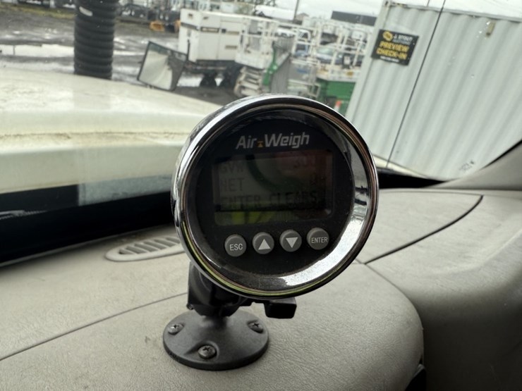 2013-international-7600-image-35