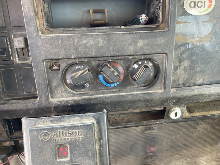 2002-international-4700-image-38