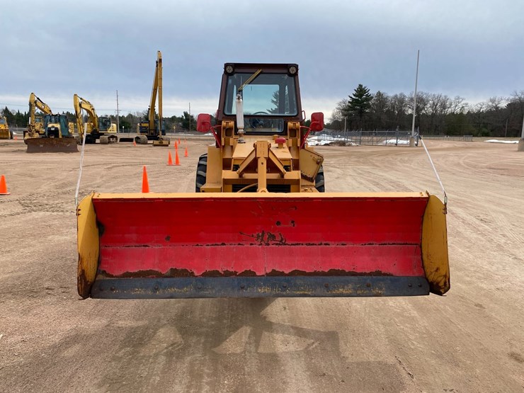#1004-•-1982-allis-chalmers-714-series-b-industrial-plow-tractor-image-2