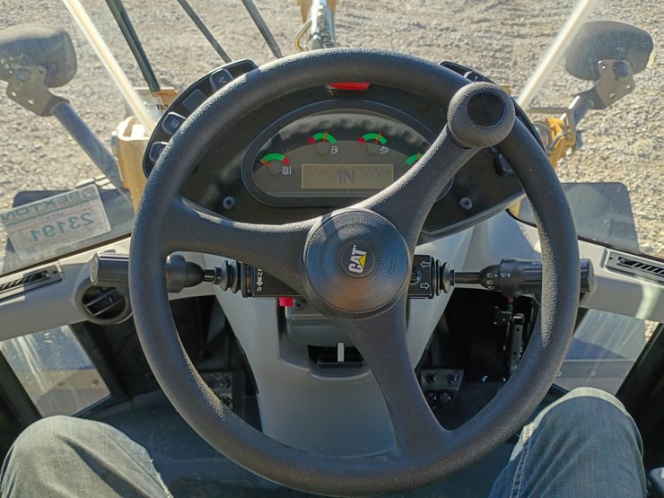 2023-caterpillar-910-image-34