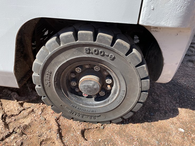 #1136-•-unicarriers-lp-forklift-image-30