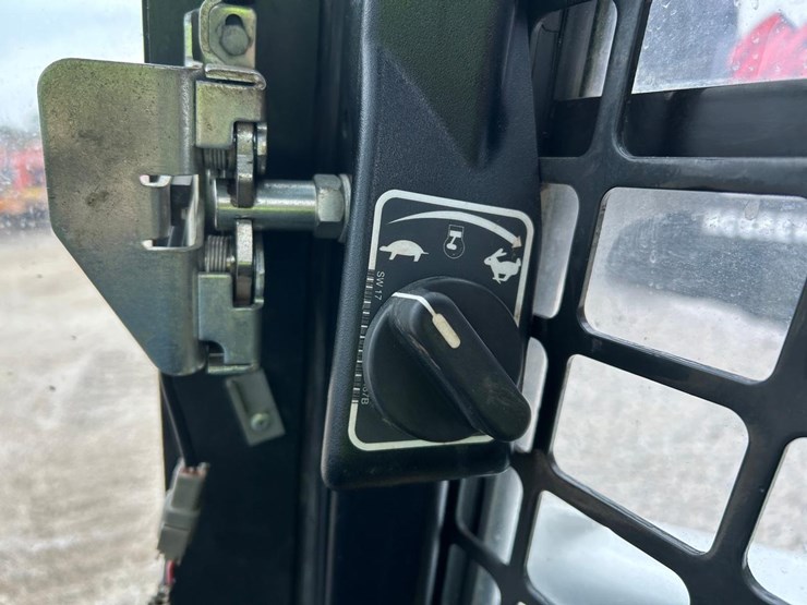 2024-bobcat-t770-image-21