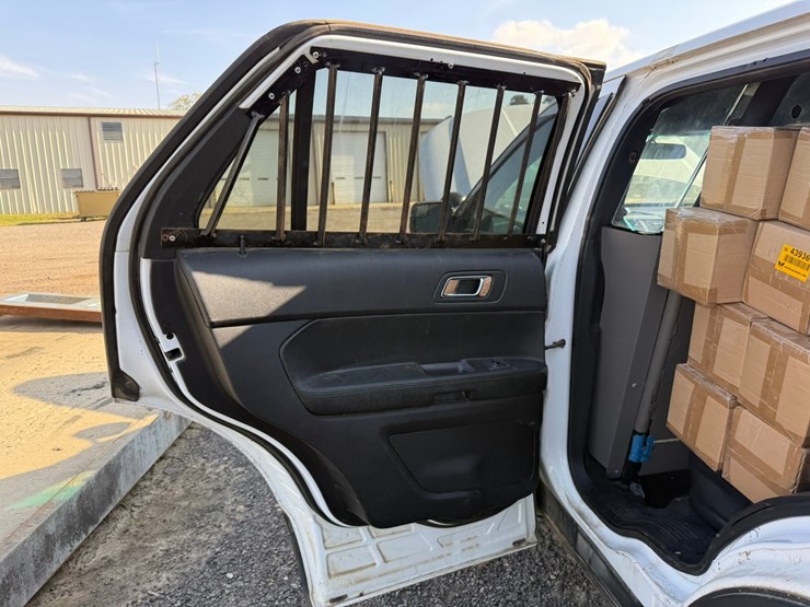 2017-ford-explorer-image-29