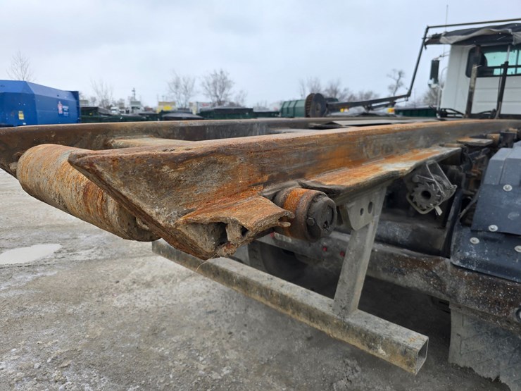 #22589-•-2006-mack-cv713-granite-roll-off-truck-image-74