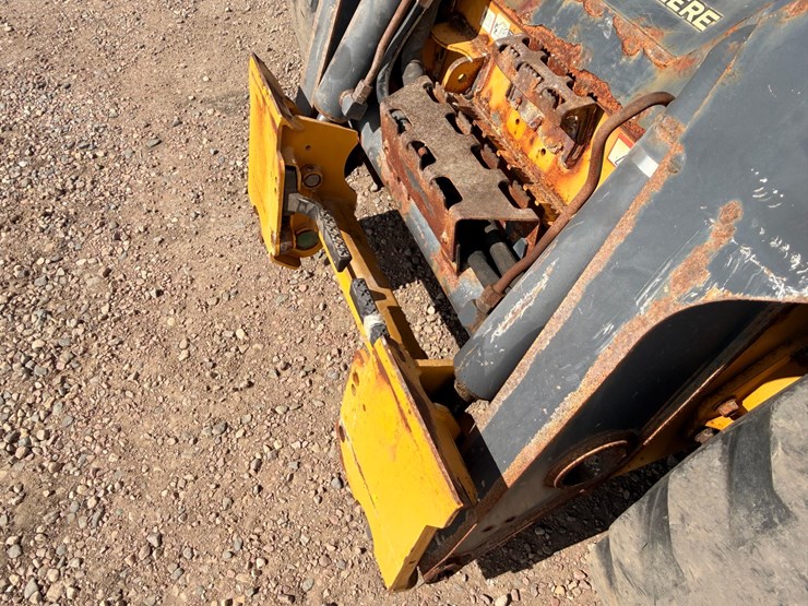 2014-deere-328e-image-12