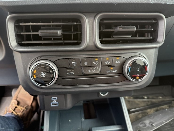 2024-ford-maverick-image-32