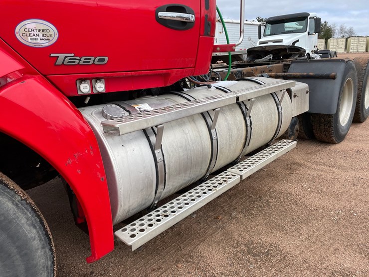 2016-kenworth-t680-image-11