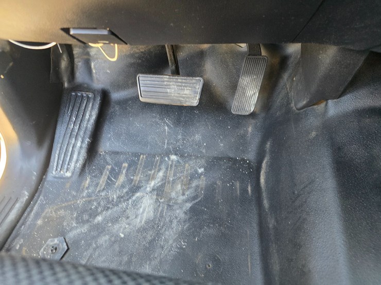 2015-chevrolet-silverado-3500-image-37