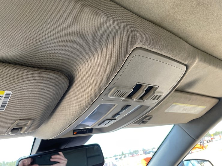 2011-cadillac-srx-image-34