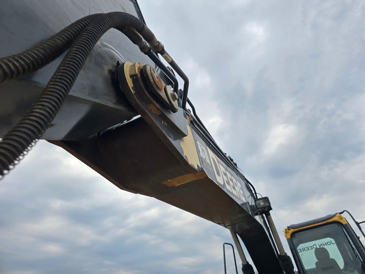 2014-deere-160g-lc-image-23