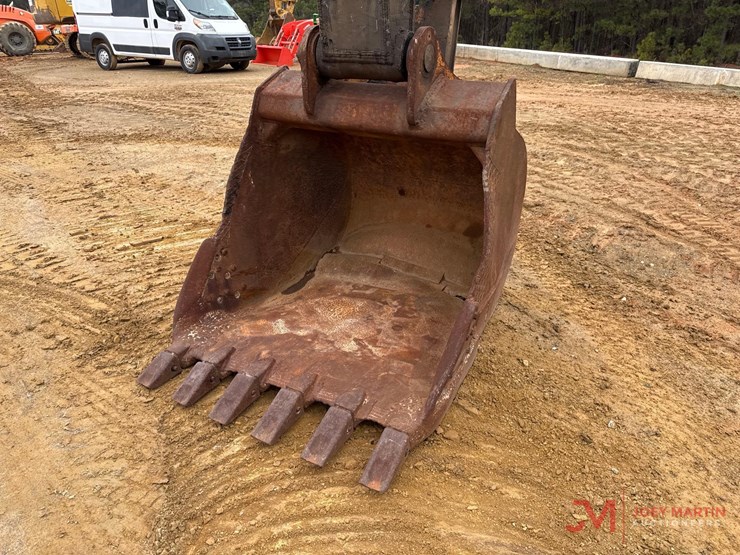 2007-hitachi-zx240-lc-3-image-10