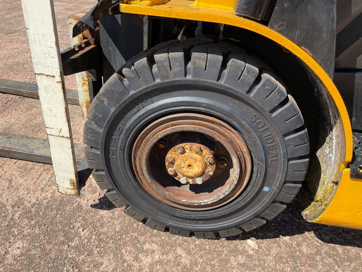 #1137-•-yale-4,000lb-lp-forklift-image-16