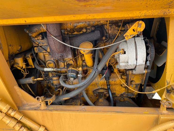 #1004-•-1982-allis-chalmers-714-series-b-industrial-plow-tractor-image-34