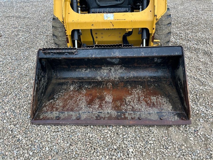 2019-caterpillar-232d-image-9
