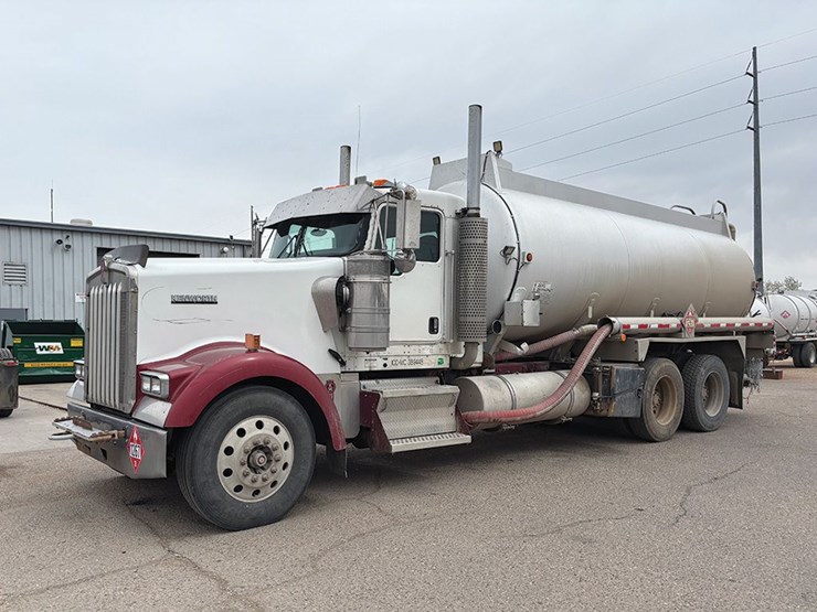 2006-kenworth-w900l-image-1