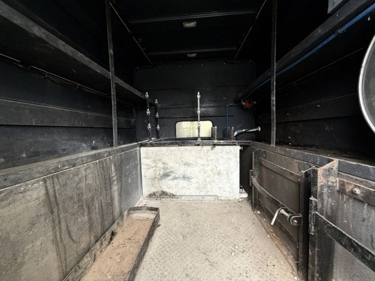 2017-ford-f550-sd-image-22