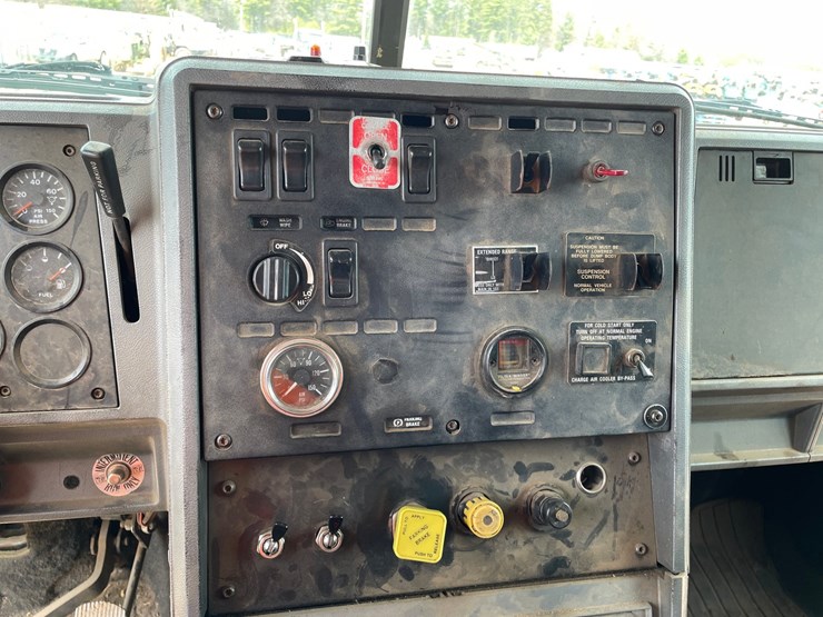 1995-mack-cl713-image-36