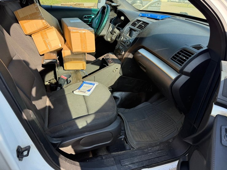 2017-ford-explorer-image-28