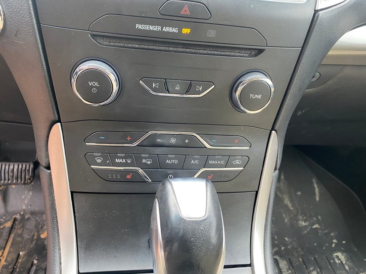 2015-ford-edge-sel-image-32