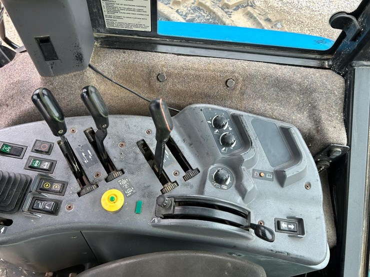 new-holland-8770-image-19