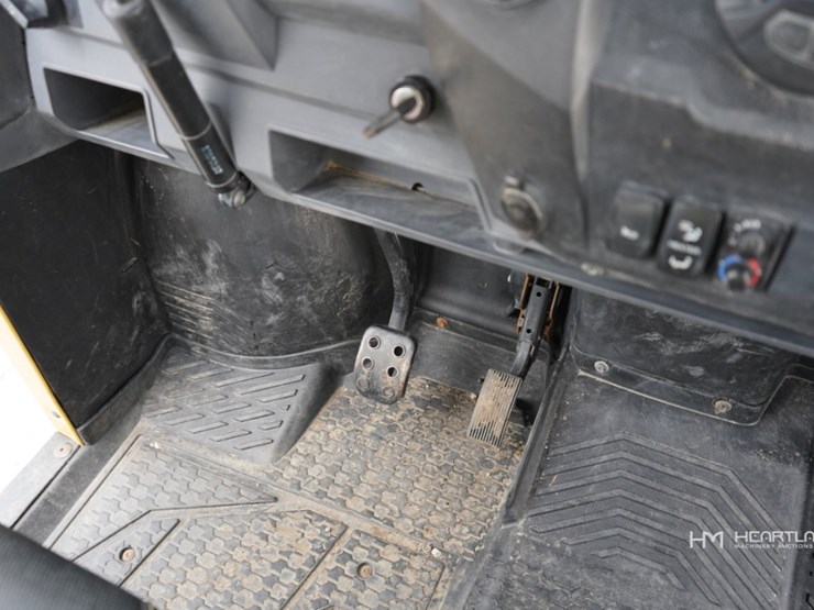 2019-caterpillar-cuv85-utv-image-17