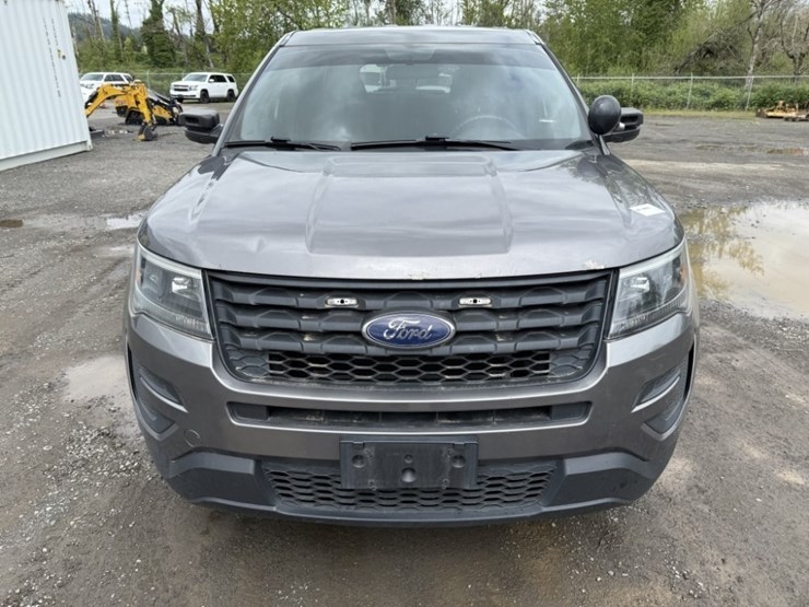 2017-ford-explorer-image-8