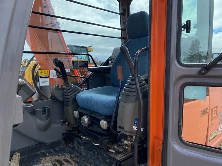 2005-hitachi-zx80-image-48