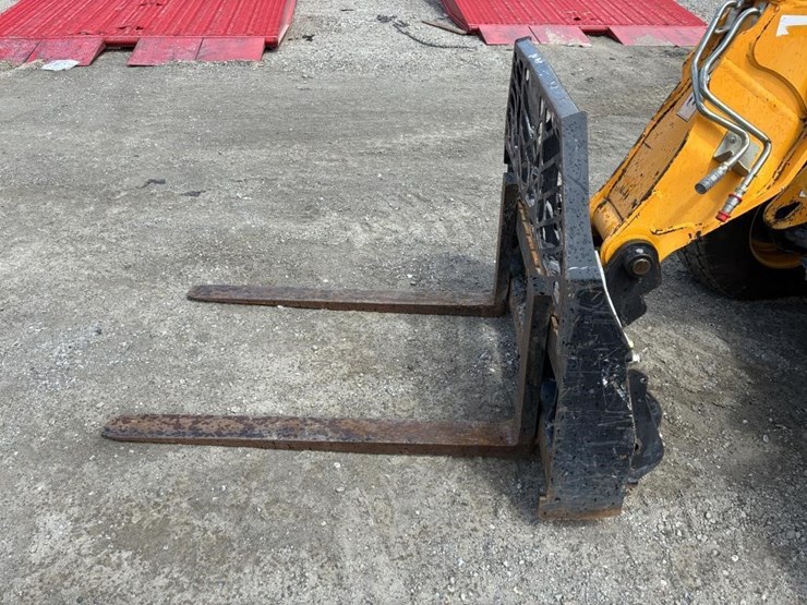 2015-jcb-525-image-5