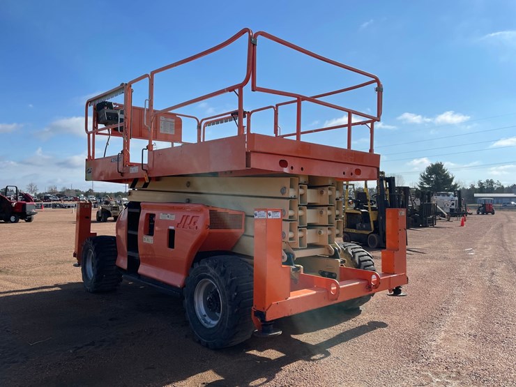 2015-jlg-4394rt-image-3