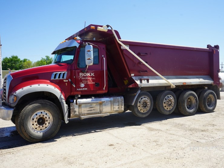 2018-mack-granite-gu713-image-1