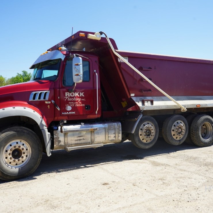 2018 MACK GRANITE GU713