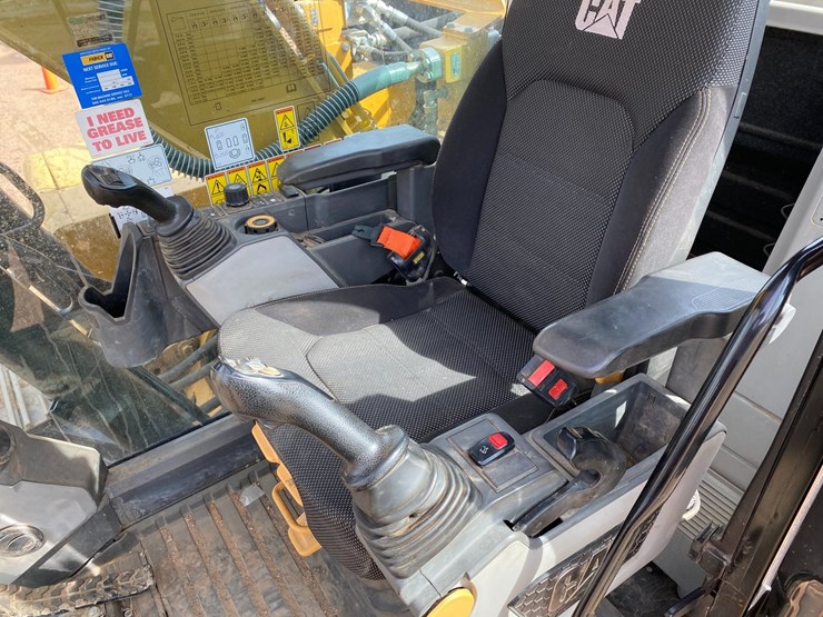 2018-caterpillar-320-image-53