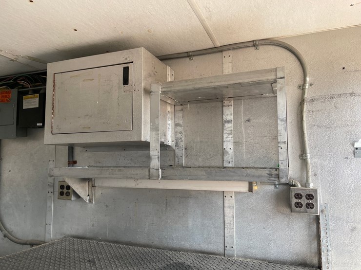 2009-ford-e450-image-42