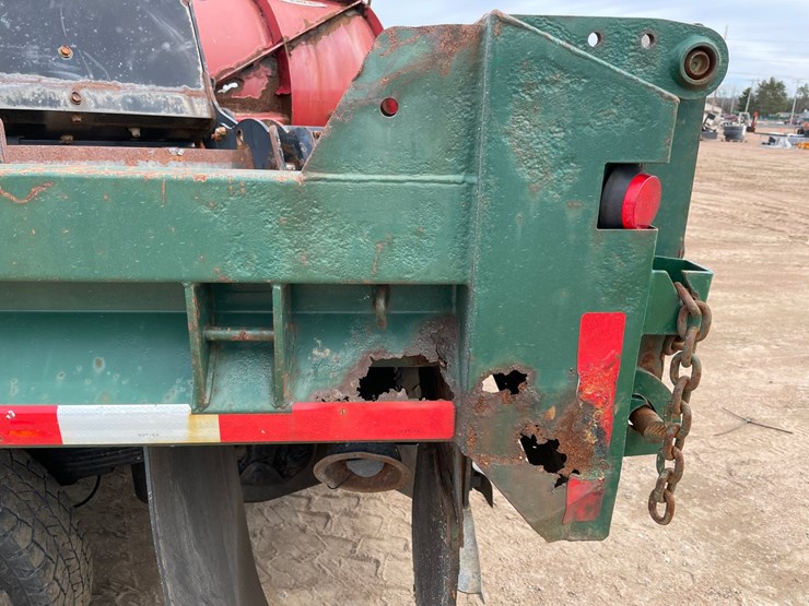 2011-chevrolet-3500-image-18