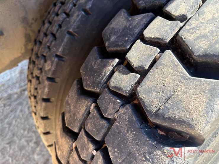 2008-international-7400-image-13