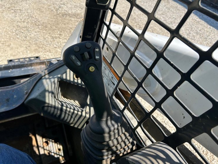 2015-bobcat-t590-image-20