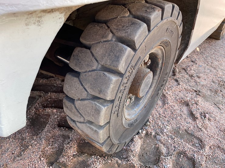 #1136-•-unicarriers-lp-forklift-image-33