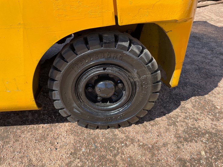 #1137-•-yale-4,000lb-lp-forklift-image-18