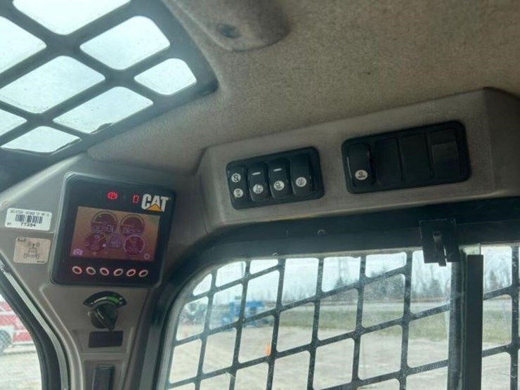 2014-caterpillar-262d-image-12