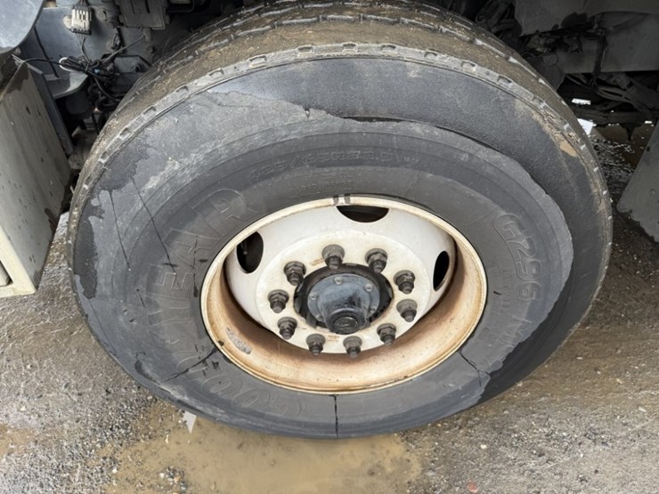 2013-international-7600-image-17