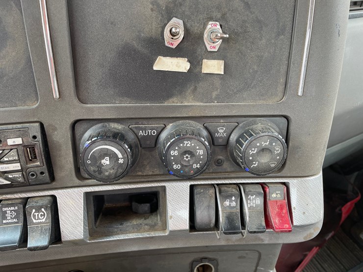 2016-kenworth-t680-image-45