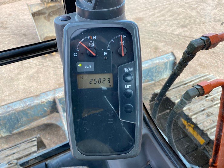 2005-hitachi-zx80-image-53