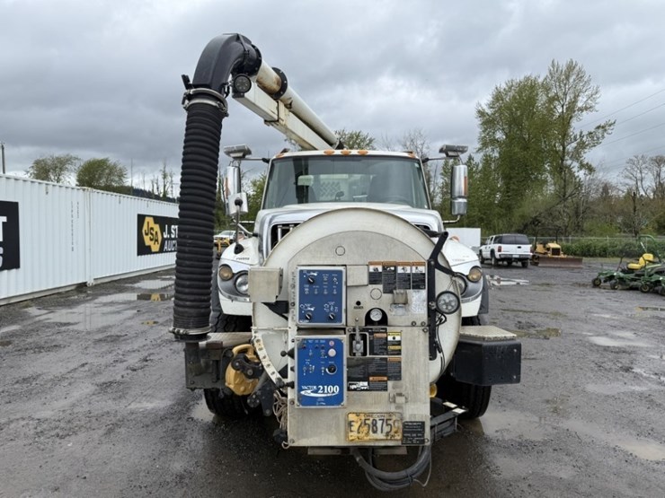 2013-international-7600-image-8