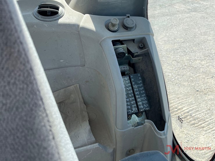 2019-john-deere-6-image-29