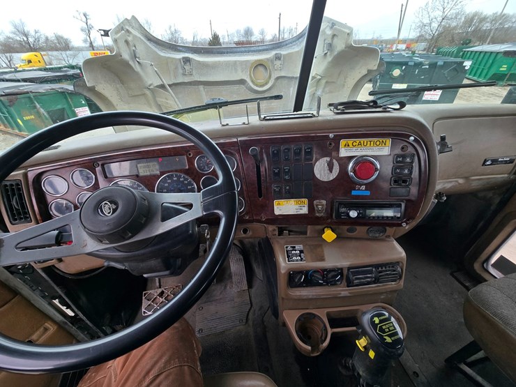 #22589-•-2006-mack-cv713-granite-roll-off-truck-image-47