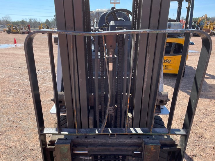 #1135-•-unicarriers-lp-forklift-image-11