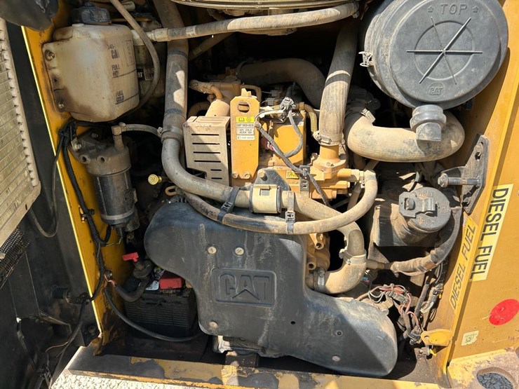 2017-caterpillar-259d-image-16