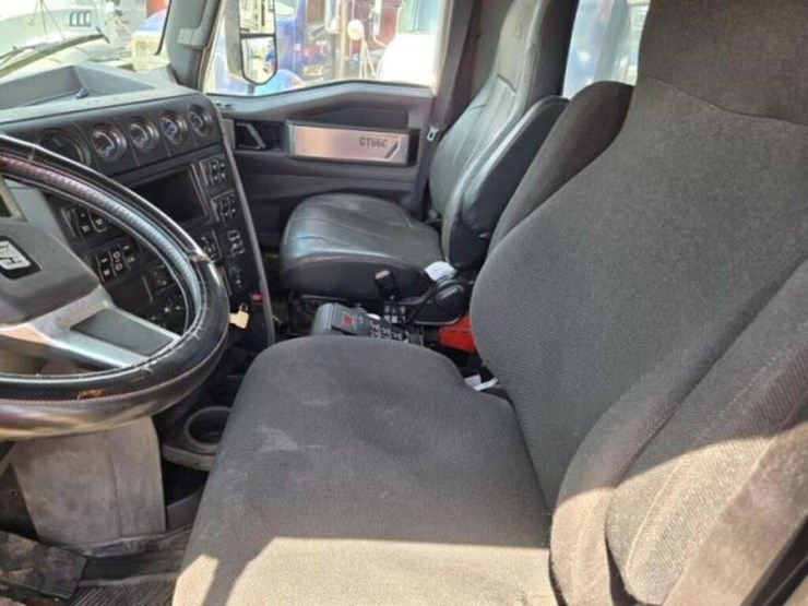 2012-caterpillar-ct660s-image-25