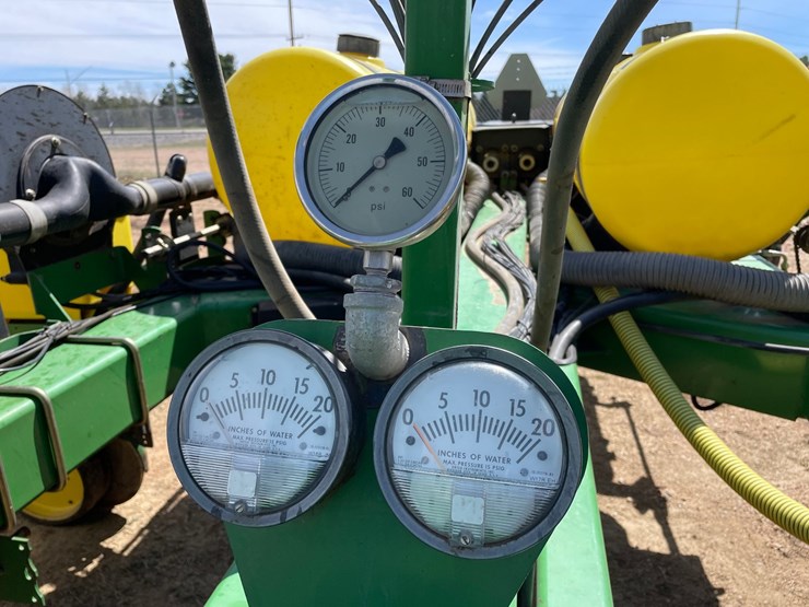 john-deere-7200-image-53