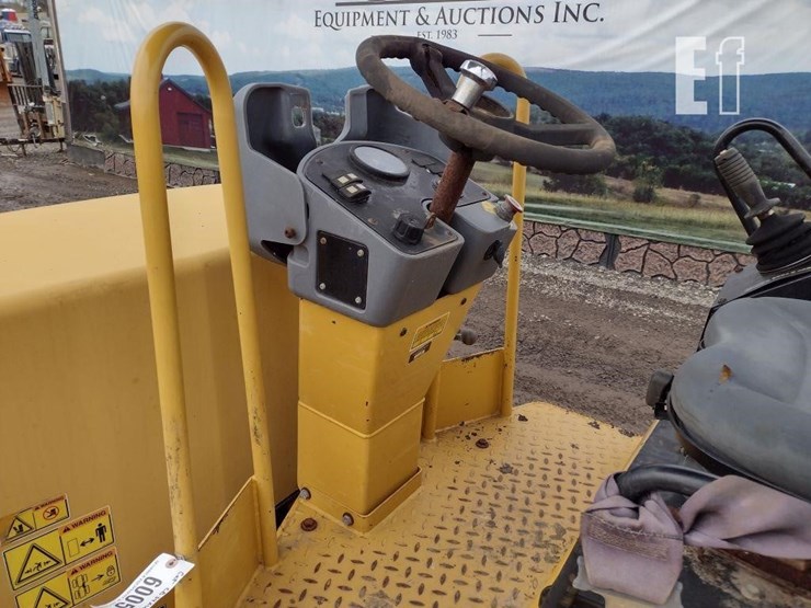2010-caterpillar-cb34xw-image-9